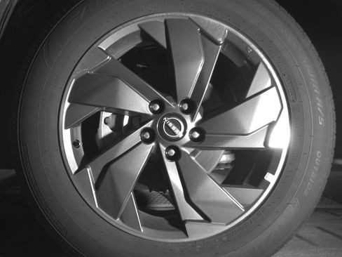 Used 2025 Nissan Rogue SV FWD image 12