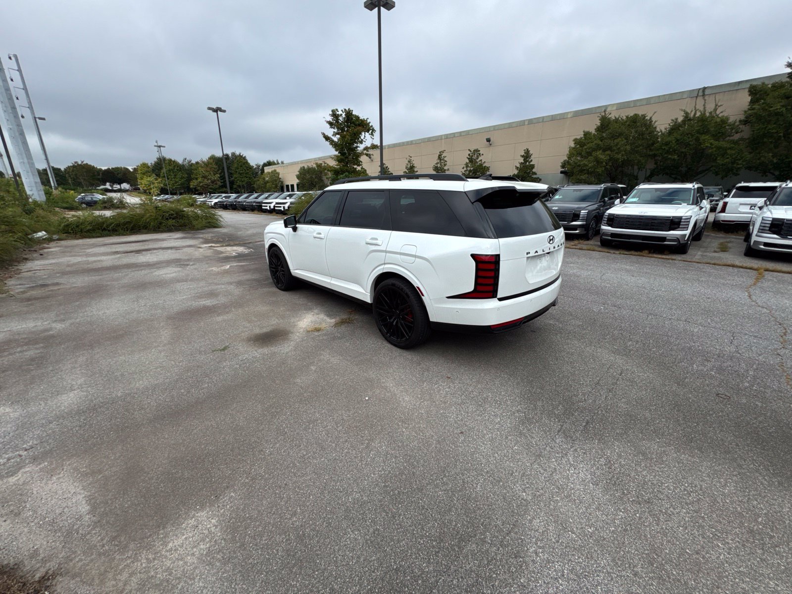 Used 2026 Hyundai Palisade Calligraphy FWD image 3