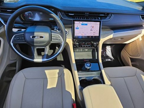 New 2025 Jeep Grand Cherokee Limited w/ Luxury Tech Group II RWD image 9
