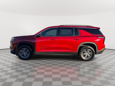 Used 2025 Chevrolet Traverse LT w/ Driver Confidence Package image 4