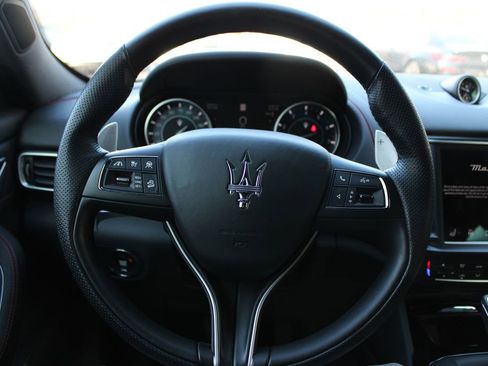 Used 2024 Maserati Levante GT Ultima image 10