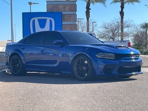 Used 2022 Dodge Charger SRT Hellcat w/ Navigation & Travel Group image 4