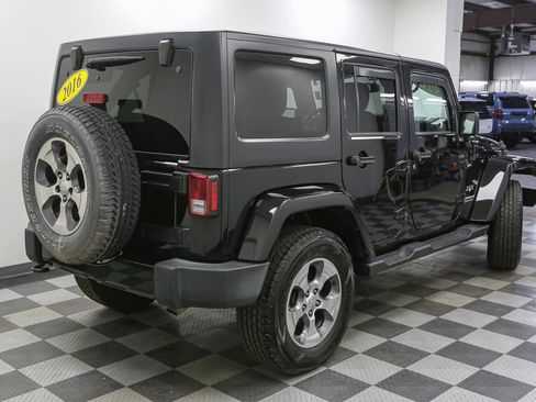 Used 2016 Jeep Wrangler Unlimited Sahara w/ Dual Top Group AWD/4WD image 9