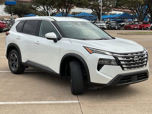 Used 2025 Nissan Rogue SV image 4