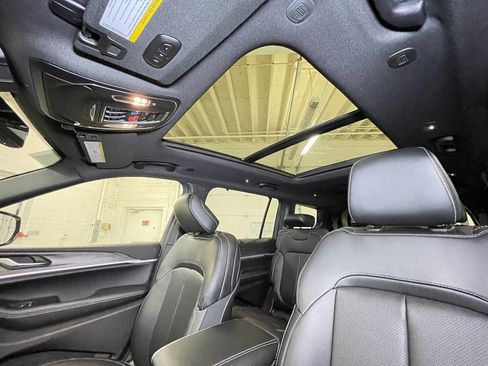 New 2025 Jeep Grand Cherokee L Limited w/ Luxury Tech Group II image 23