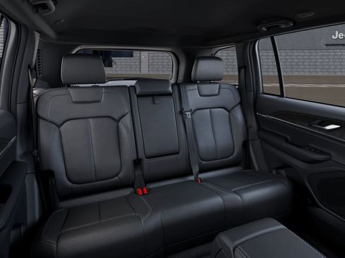 New 2025 Jeep Grand Cherokee Limited w/ Black Appearance Package AWD/4WD image 15