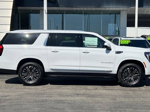 New 2026 GMC Yukon XL Elevation w/ Elevation Premium Package RWD image 3