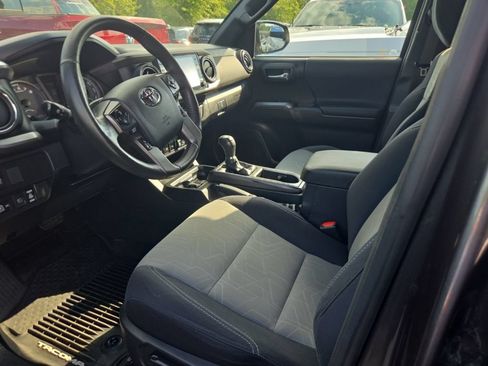 Used 2020 Toyota Tacoma TRD Off-Road w/ Technology Package RWD image 3
