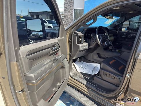 Used 2023 GMC Sierra 1500 AT4 w/ AT4 Premium Package AWD/4WD image 17
