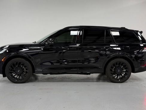 Used 2025 Lincoln Aviator Reserve w/ Equipment Group 201A image 2