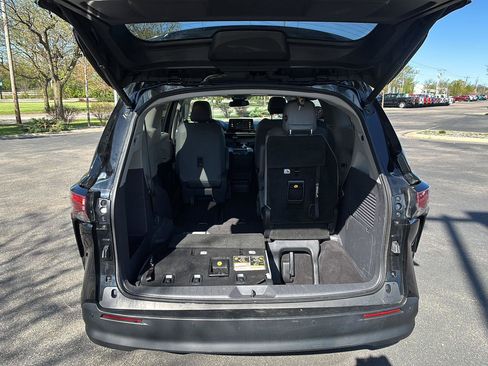 Used 2021 Toyota Sienna XLE FWD image 15