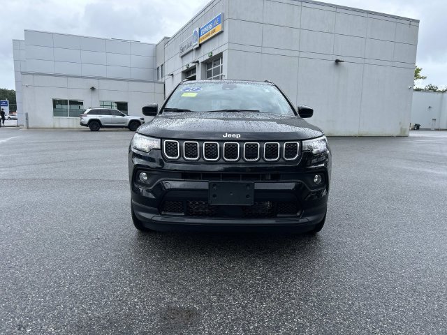 Used 2023 Jeep Compass Latitude AWD/4WD image 8