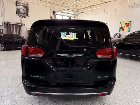 Used 2020 Chrysler Pacifica Limited FWD image 3