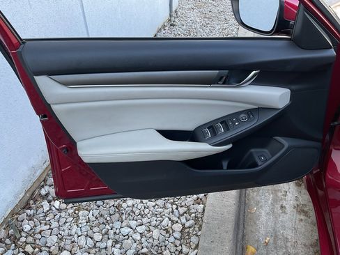 Used 2018 Honda Accord LX image 12