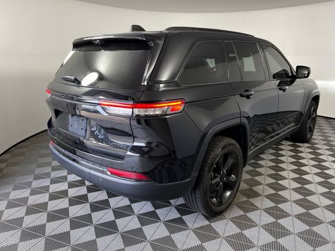 Used 2023 Jeep Grand Cherokee Limited w/ Luxury Tech Group II AWD/4WD image 5