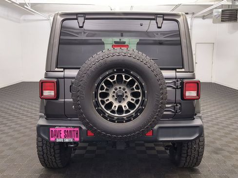 Used 2018 Jeep Wrangler Unlimited Sahara AWD/4WD image 10