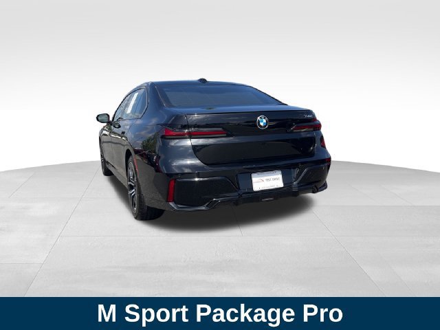 Used 2023 BMW 740i w/ Parking Assistance Package RWD image 3