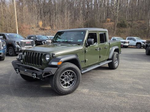 Used 2022 Jeep Gladiator Sport image 9
