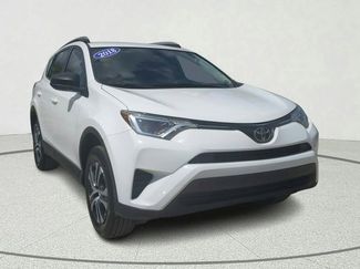 Used 2018 Toyota RAV4 LE video 1