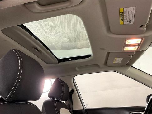 Used 2022 Hyundai Venue SEL FWD image 29