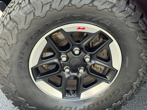 Used 2020 Jeep Wrangler Unlimited Rubicon w/ LED Lighting Group AWD/4WD image 14