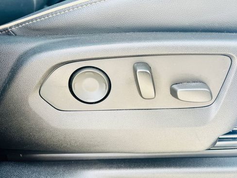 Used 2021 GMC Yukon SLT w/ SLT Premium Package image 44