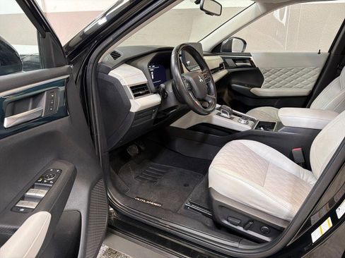 Used 2022 Mitsubishi Outlander SEL image 11