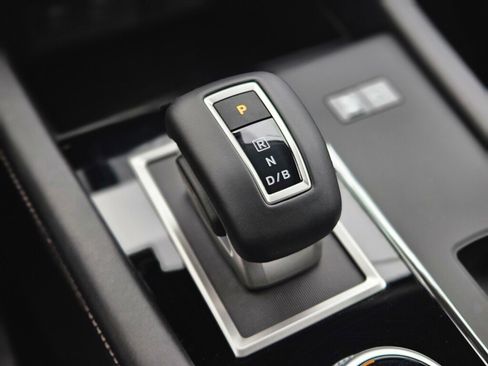 New 2025 Mitsubishi Outlander SE image 25