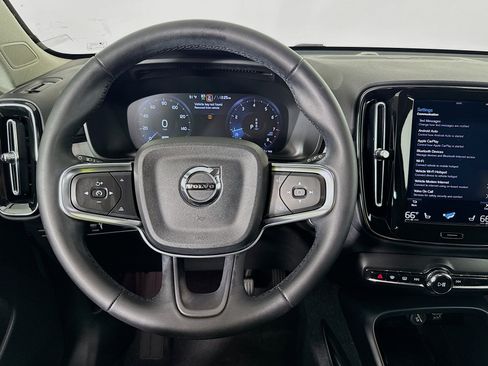 Used 2022 Volvo XC40 T5 Momentum AWD/4WD image 21