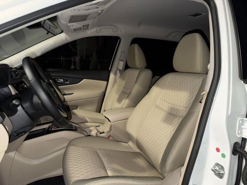 Used 2020 Nissan Rogue SV image 6