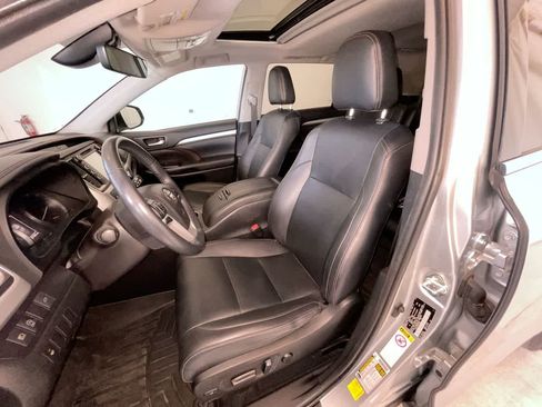 Certified 2019 Toyota Highlander XLE AWD/4WD image 11