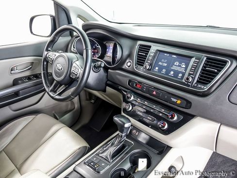 Used 2018 Kia Sedona LX w/ LX Essentials Premium Package image 22
