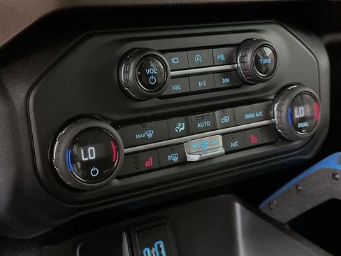 Certified 2021 Ford Bronco Outer Banks w/ Sasquatch Package image 17