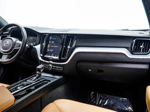 Used 2020 Volvo XC60 T5 Momentum w/ Protection Package Premier AWD/4WD image 19