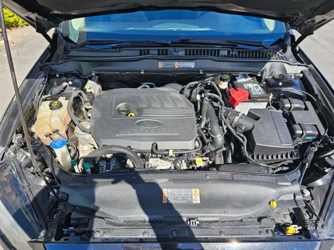 Used 2017 Ford Fusion SE w/ Fusion SE Technology Package FWD image 17