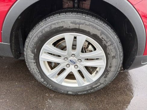 Used 2018 Ford Explorer XLT w/ Equipment Group 202A image 3