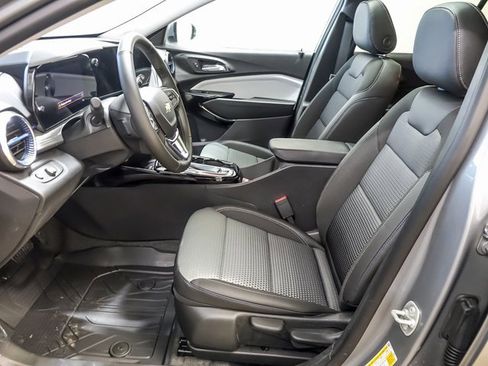 New 2026 Chevrolet Trax LT image 9