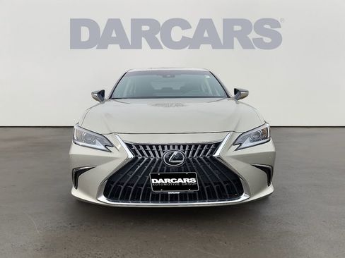 Used 2024 Lexus ES 300h w/ Luxury Package image 2