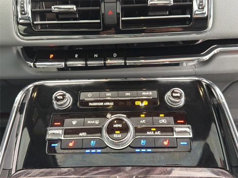 Used 2019 Lincoln Navigator Reserve AWD/4WD image 18