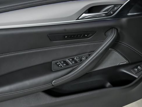 Used 2019 BMW M5 w/ Executive Package image 18