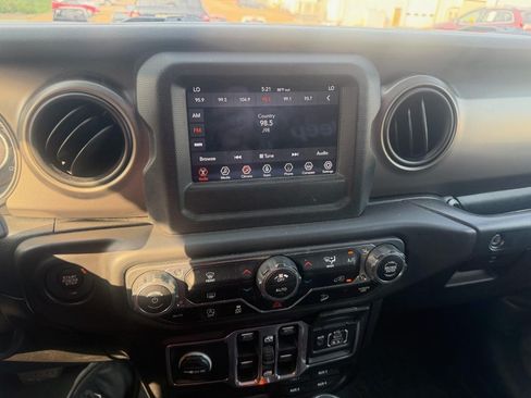 Used 2018 Jeep Wrangler Unlimited Sport S AWD/4WD image 10