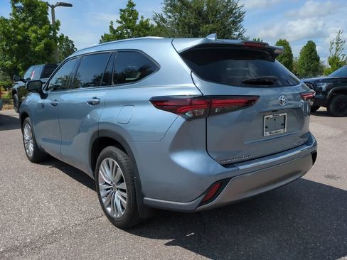 Certified 2024 Toyota Highlander Platinum AWD/4WD image 4