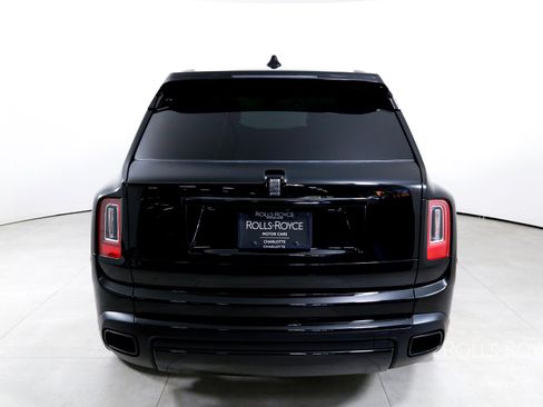 Certified 2022 Rolls-Royce Cullinan w/ Dark Exterior Package image 9