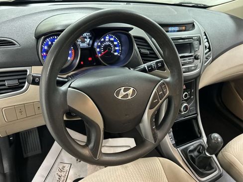 Used 2014 Hyundai Elantra SE FWD image 4