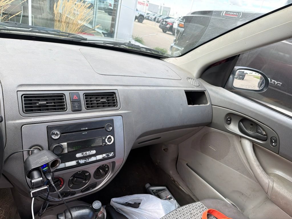 Used 2005 Ford Focus ZX4 Sedan FWD image 12