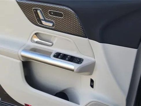 Certified 2025 Mercedes-Benz GLA 250 image 11