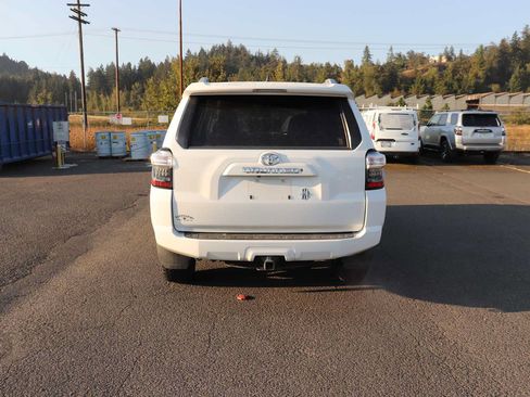 Used 2017 Toyota 4Runner SR5 AWD/4WD image 6