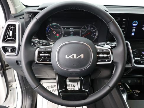 Used 2024 Kia Sorento EX image 9