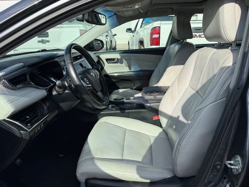 Used 2013 Toyota Avalon Limited w/ Technology Pkg FWD image 2