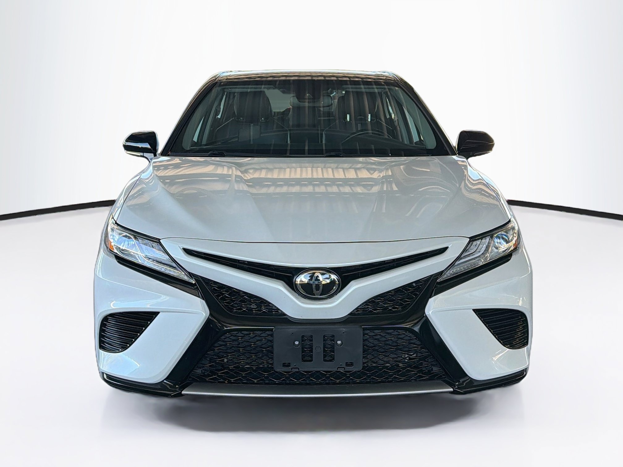 Used 2020 Toyota Camry XSE FWD image 2